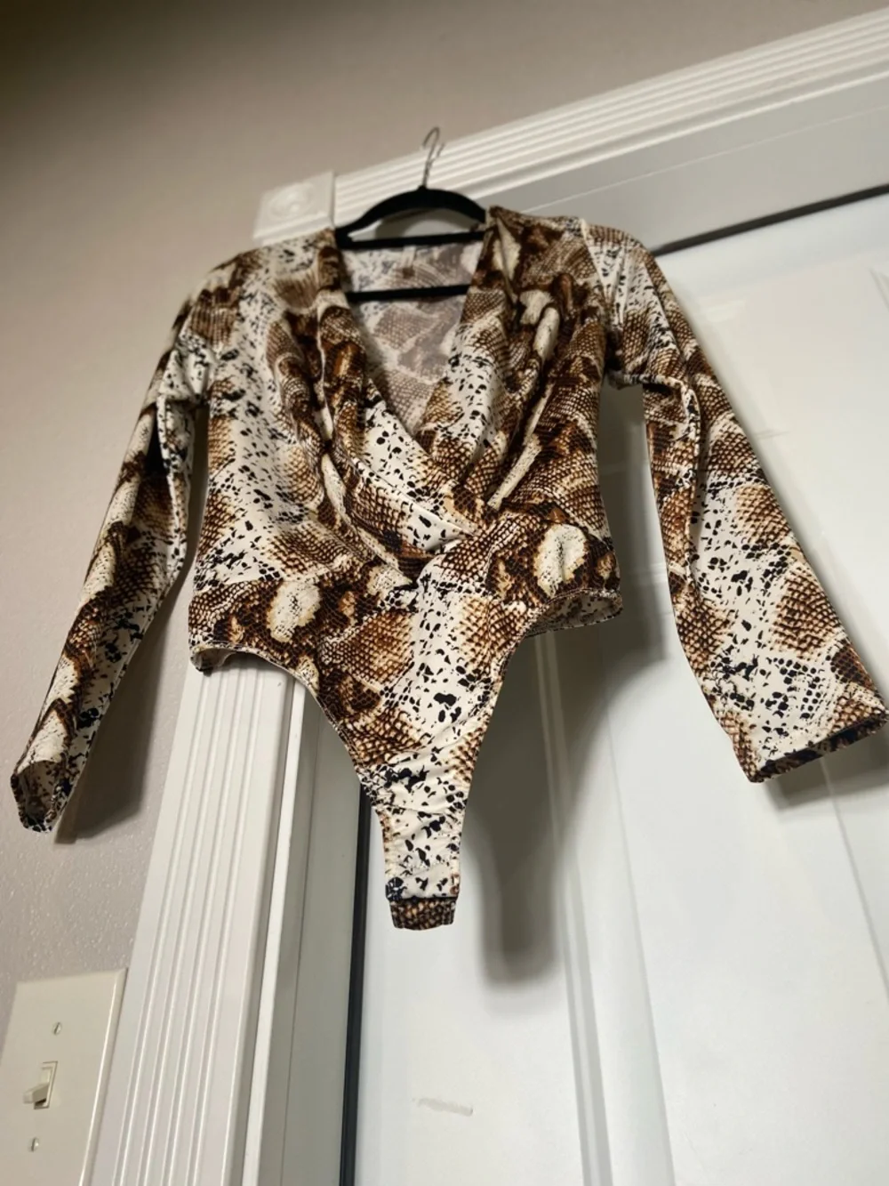 Chocolate U.S.A~Bold~Plunging~V-Neck~ Snakeskin Print~Wrap Style~Bodysuit~Size L